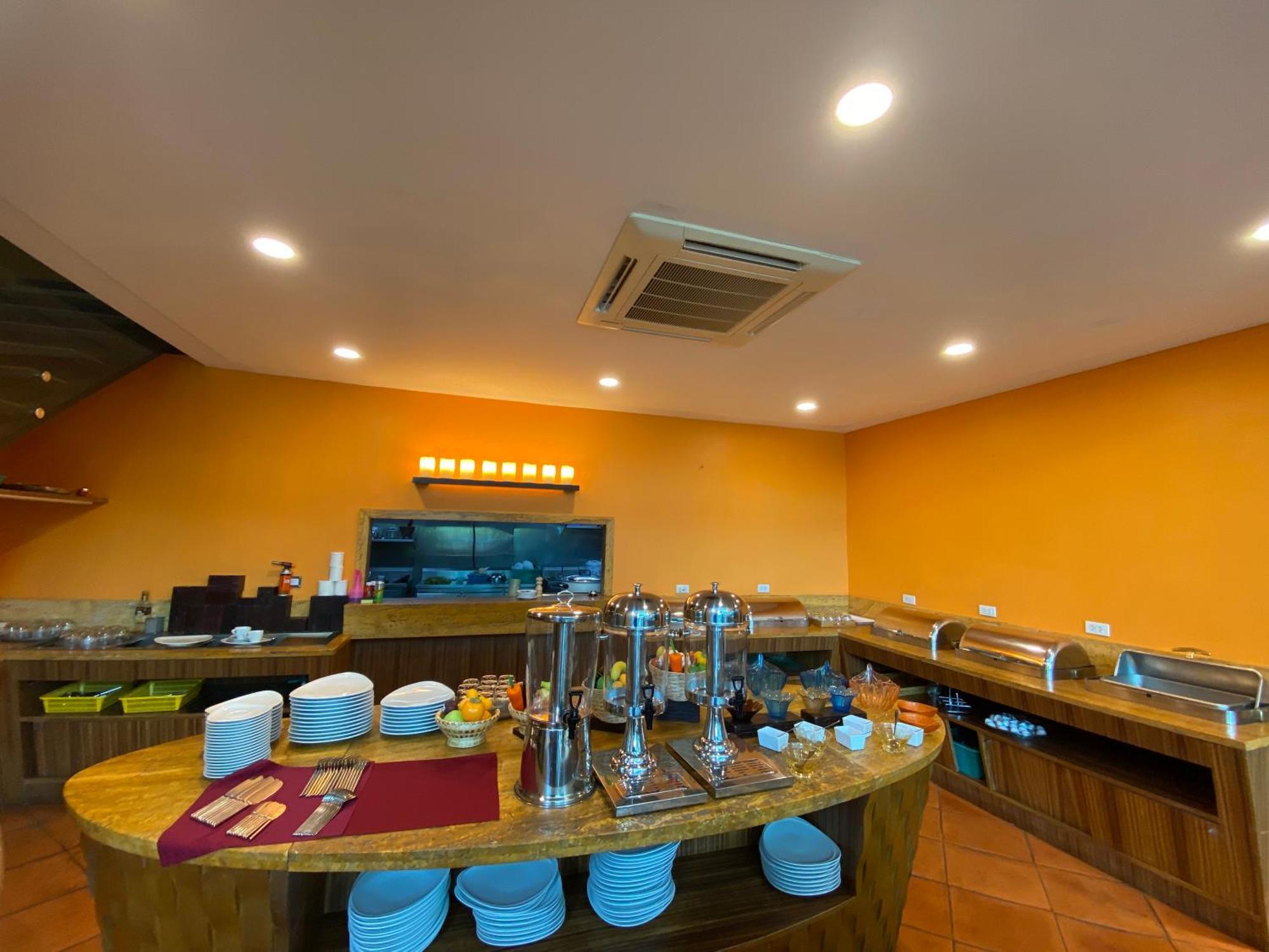 Le Vernissage By Goad Avadhess Hospitality Pattaya Exteriör bild